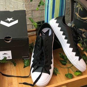 CONVERSE CHUCK TAYLOR ALL STAR MISSION-V LOW TOP WOMENS 565369C BLACK/WHITE